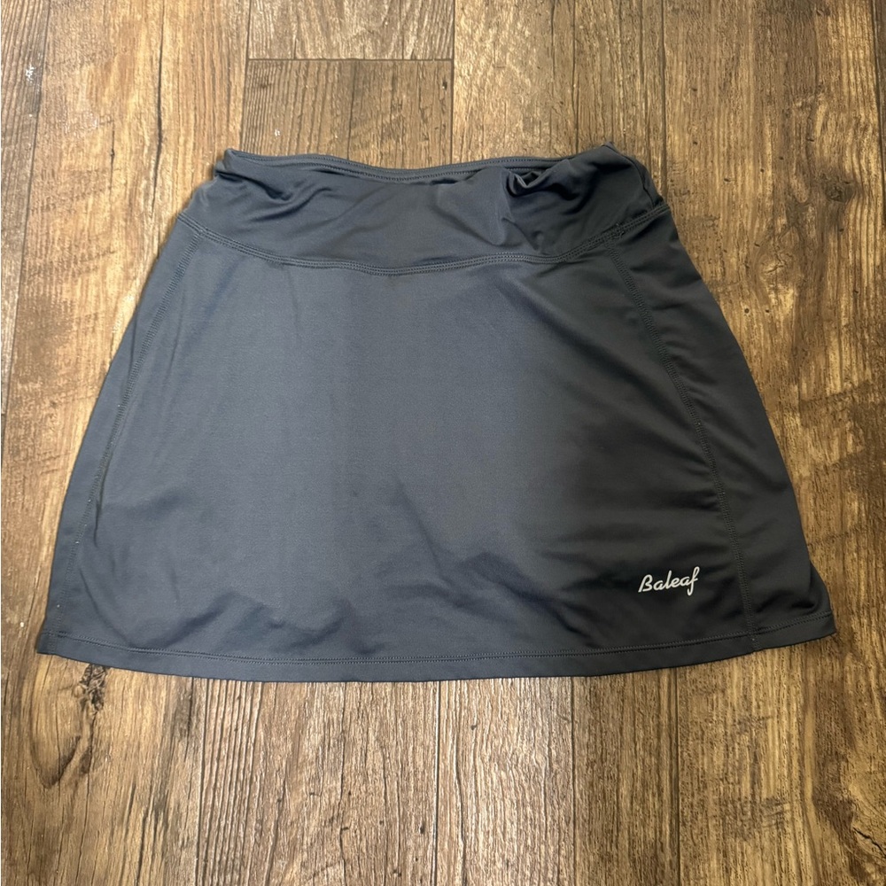 Baleaf Performance Skort in Charcoal Gray. XS. Key Pocket. Cell Pocket.